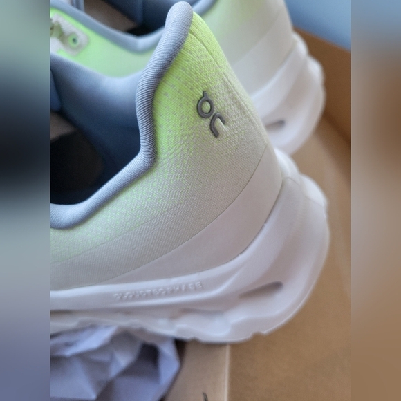 On Running Cloudtilt Wome's Sneakers Lime/Ivory Size 11 NIB - Picture 4 of 5